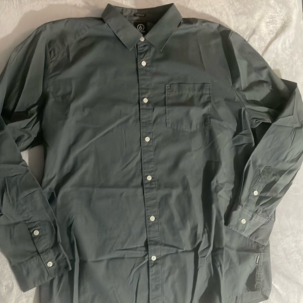 Volcom long sleeve button down size xl dark grey.